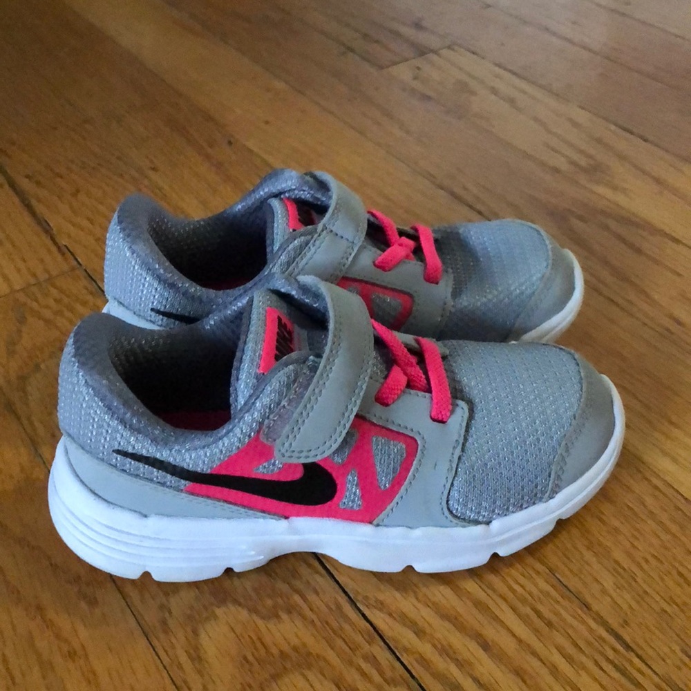 Toddler girls size 10c Nike pink/grey sneakers